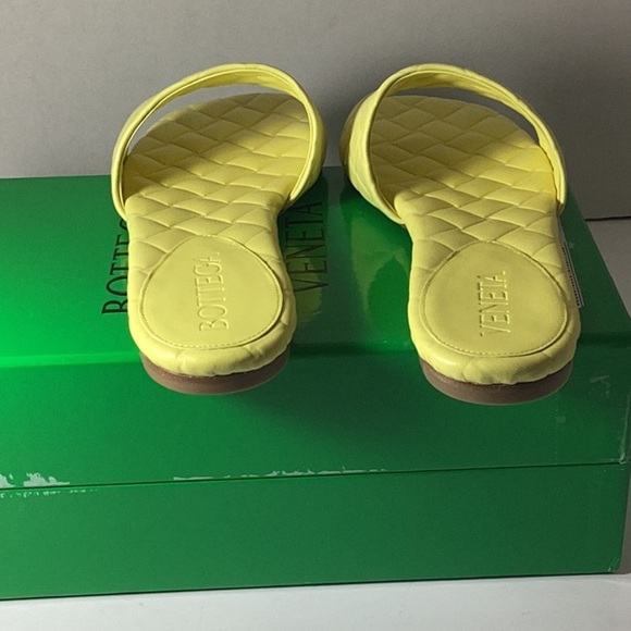 Bottega Veneta
Women's Amy Flat Mule Sandals - Picture 7 of 9